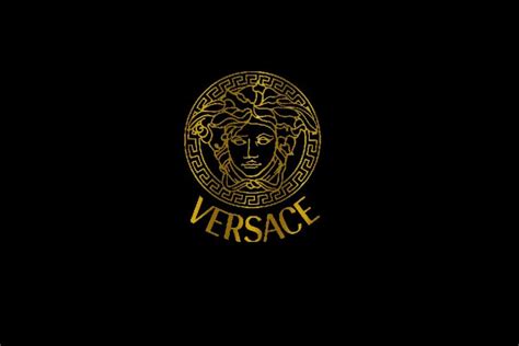 de donde es originaria la marca versace